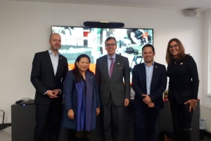 Ambassador Sriswasdi and the delegation from the Royal Thai Embassy visited iSi Automotive GmbH